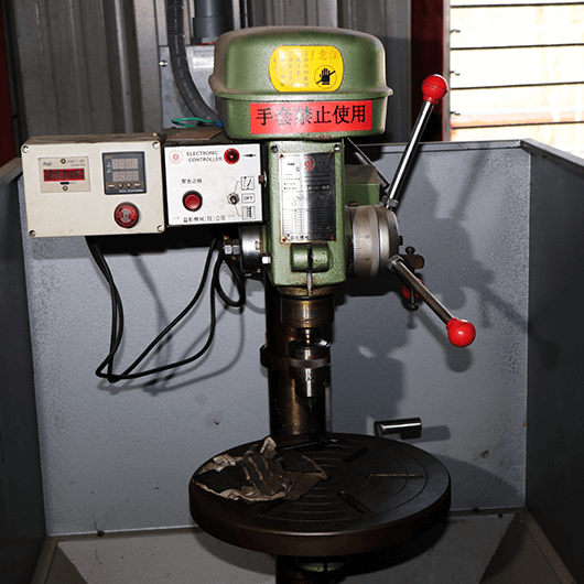 Drilling machine : Qty 1